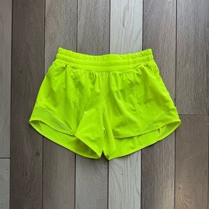 Lululemon Hotty Hot LR Short 4” Quick Lined Featured Yellow HIYE | Size: 4